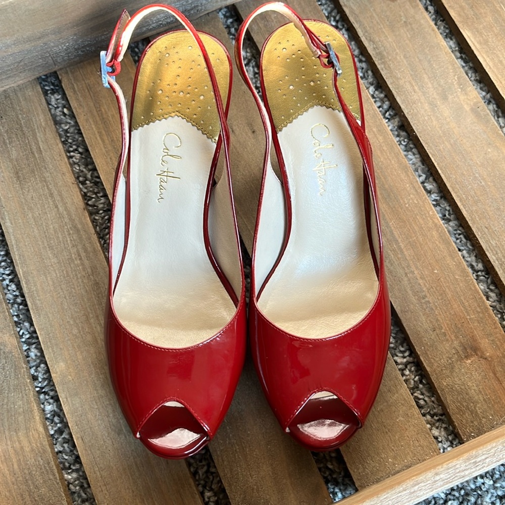 Cole Haan Nike Air Peep Toe Slingback Pump Size 8B Red Color Patent Leather